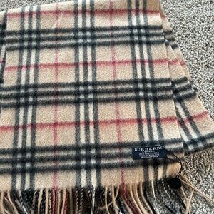 Authentic Burberry Novacheck 100 percent cashmere scarf
